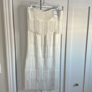 AMALEE FRINGE STRAPLESS CROP TOP & MIDI SKIRT TWO PIECE SET IN WHITE SIZE 8 (L)